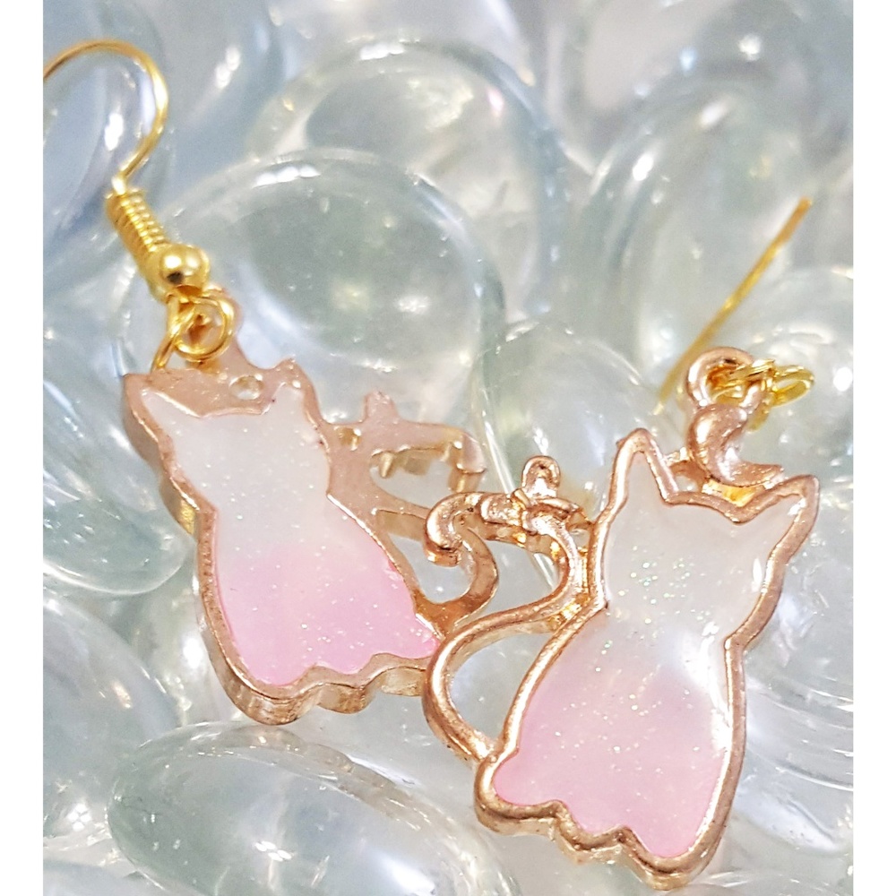 ❤️$3/18 Pink Gradient Glitter Cat Earrings
